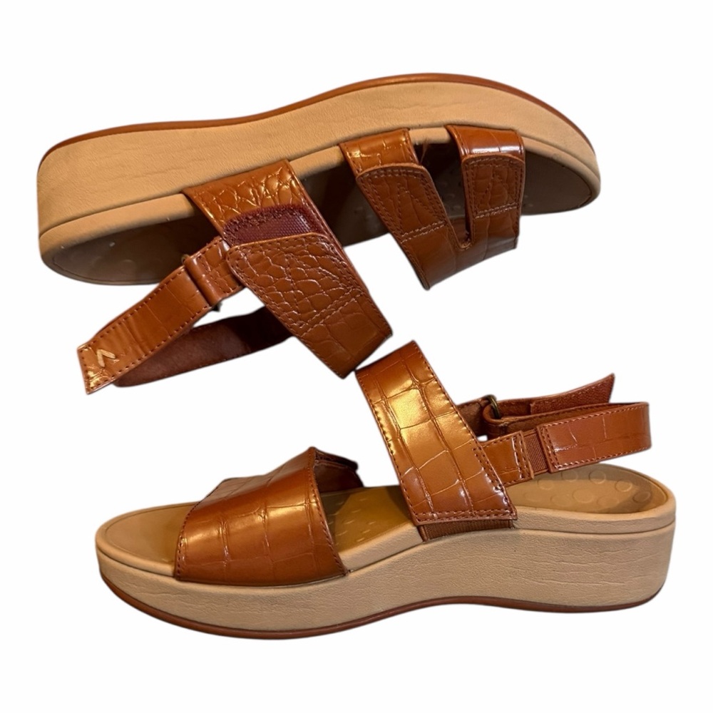 Vionic Brown Platform Sandals Size 7
